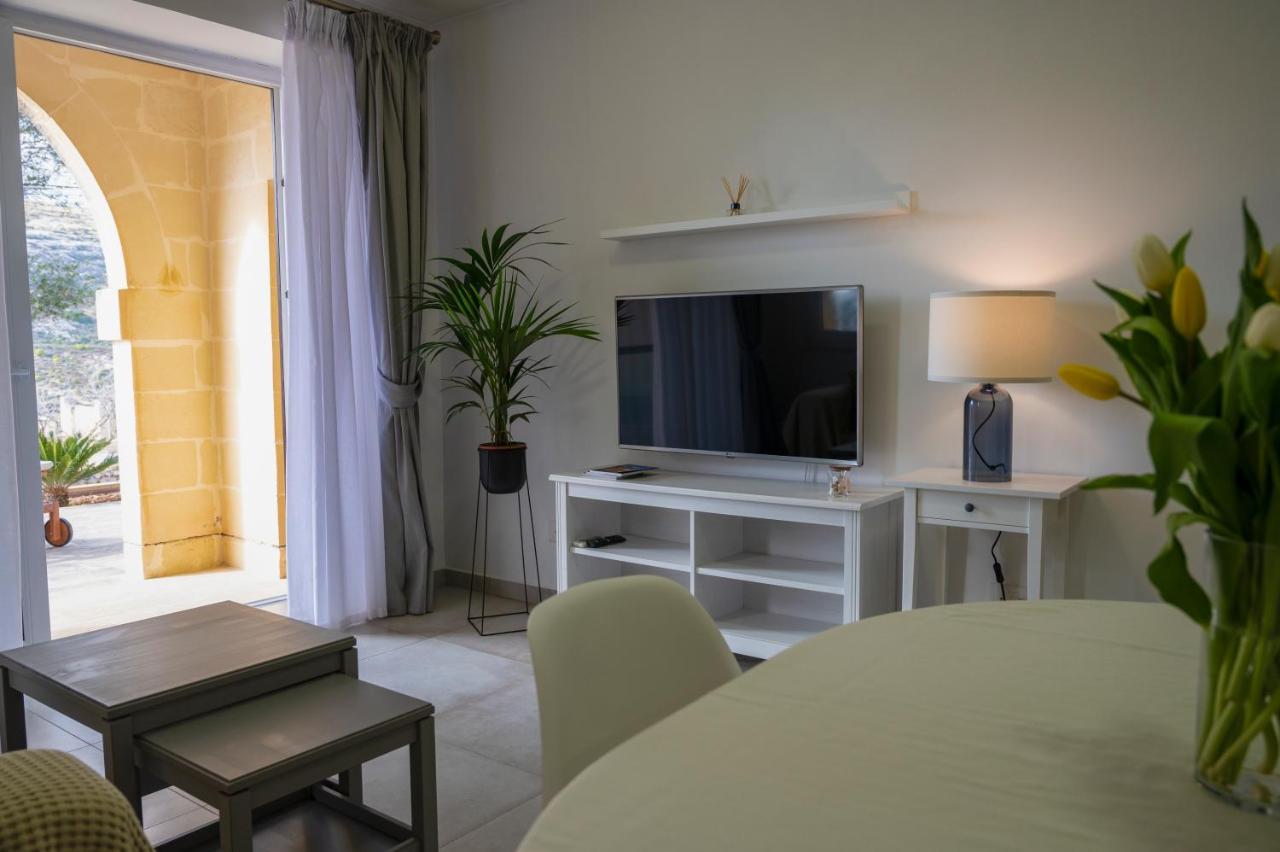 Luzzu - Family Friendly Maisonette Apartament Xlendi