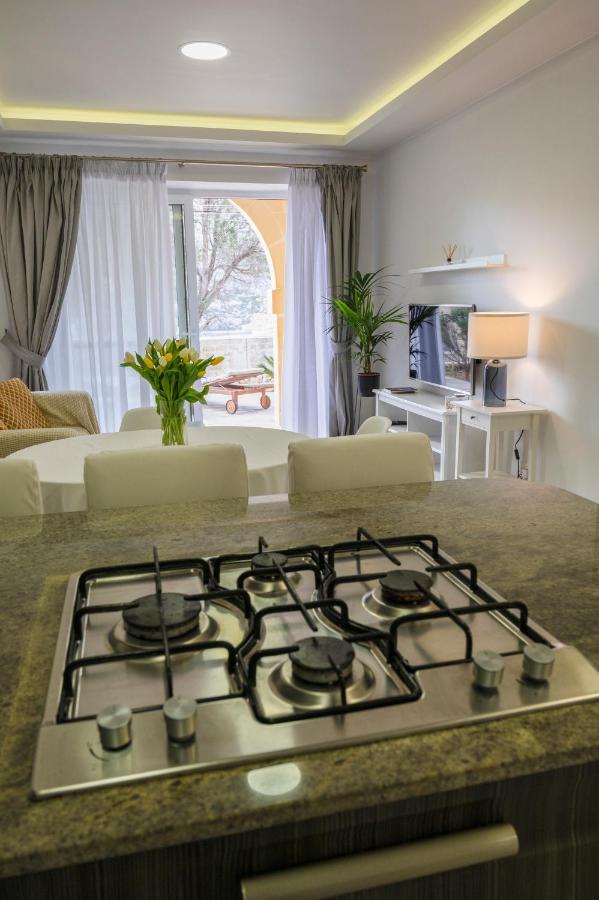 Luzzu - Family Friendly Maisonette Apartment Xlendi